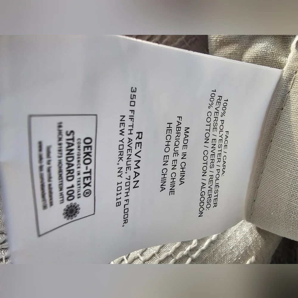 Vera Wang Illusion Grey Duvet Cover Set - King. New